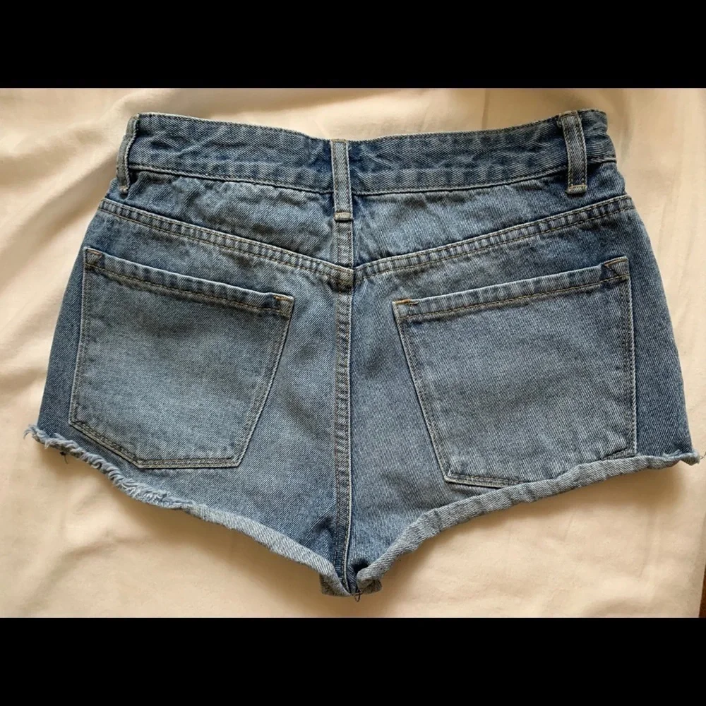 Amuse Society Jean Shorts - Picture 3 of 5